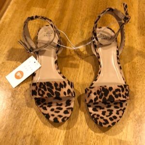 Sandals Price Firm”